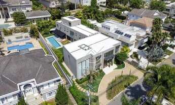 Imagem 3: Tamboré 3 - Alphaville - Mansão de 1.180 m2 com 5 suítes e 8 vagas