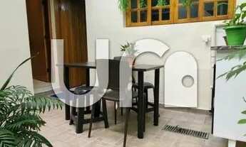 Imagem 2: Casa de 140 m2, com 4 dormitórios, 2 suítes, 2 vagas, reformada na Aclimação