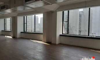 Imagem 2: 188m2, piso elevado, 3 banheiros, 4 vagas!