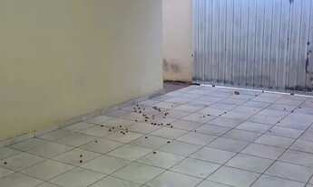 Imagem 2: CASA SETOR UNIÃO COM 3 QUARTOS VARANDA FRENTE PRAÇA PROX A AV T-9 OPORTUNIDAD