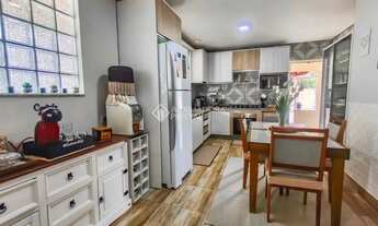 Imagem 5: Conforto e Praticidade! Casa 2 Quartos, 2 Banheiros - Acesso Fácil à SC-401 e Ótima Ventil