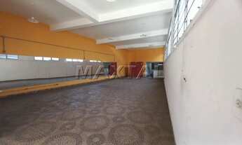 Imagem 6: Prédio em zona comercial da Avenida Agua Fria, com 500m², 3 pavimentos. Loja ao nível da r