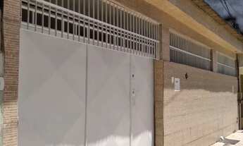 Imagem: Casa grande com quintal em Ilha dos Bentos