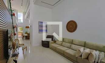 Imagem: Casa à Venda - Castelo, 3 Quartos, 356