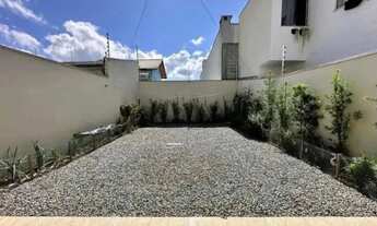 Imagem 7: Sobrado alto padrão com 3 dormitórios e 3 vagas de garagem, com amplo jardim - Camboriú/SC