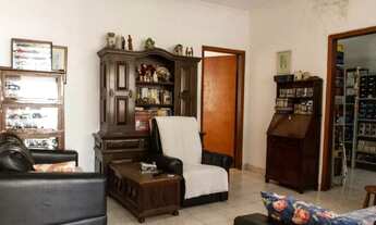 Imagem: Casa à venda com 225m², 2 quartos e 4