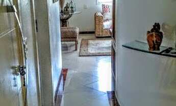 Imagem 6: Dormitório: 4, Suíte: 2, Banheiro: 5, Vaga: 5, Área Útil: 226m2, Área Total: 400m2