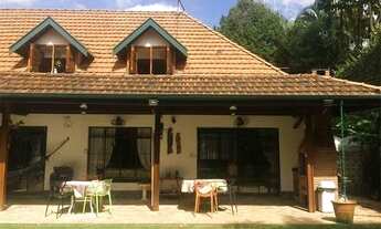 Imagem: Casa de esquina com 440m² construido dentro