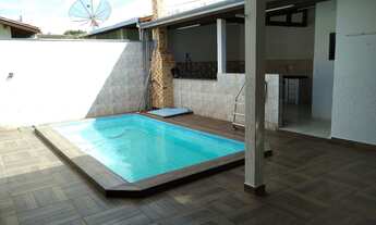 Imagem 2: Casa com piscina em excelente localização