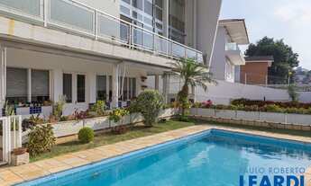 Imagem: CASA ASSOBRADADA - PACAEMBÚ - SP