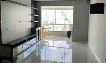 Imagem 4: Apto de frente semi mobiliado, com sala de jantar completa, painel para TV, sacada fechada