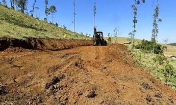 Imagem 2: Terreno á venda com ótima topografia para construção de chacara