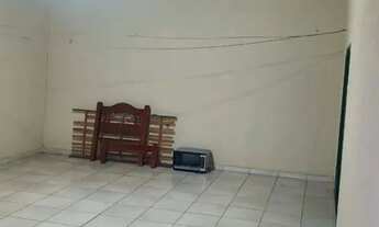 Imagem 5: CASA SETOR UNIÃO COM 3 QUARTOS VARANDA FRENTE PRAÇA PROX A AV T-9 OPORTUNIDAD