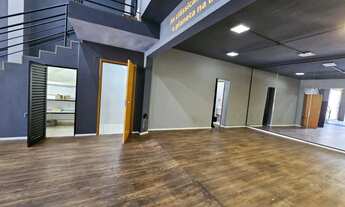 Imagem 2: Salão Comercial Amplo com Mezanino e Estacionamento para Locação na Vila Vitoria I Indaiat