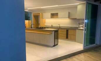 Imagem 5: Casa de Alto Padrão no Condomínio Jardim dos Lagos com 4 Suítes e Piscina Próxima ao Cent