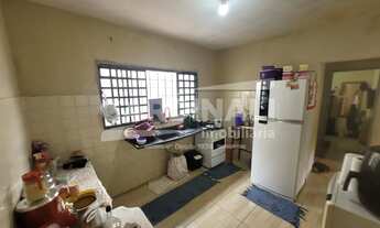 Imagem 2: Casa com excelente localização, próximo a supermercados e comércios