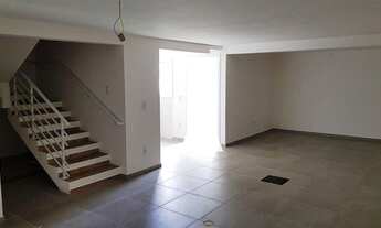 Imagem 7: Casa com três suítes, 200 m² privativos, alto padrão de construção e detalhes nos acabamen