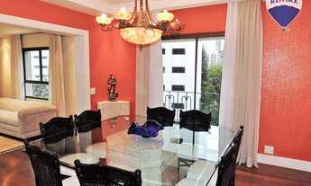 Imagem 3: Apartamento de 213m² com varanda e vista para o Vale do Pacaembu