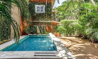 Imagem 2: Sobrado com 3 suítes, 4 banheiros e 2 vagas