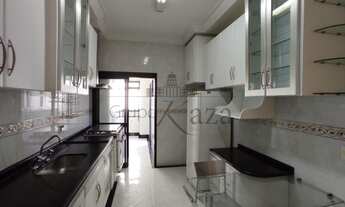 Imagem 3: Duplex para aluguel tem 262 metros quadrados com 4 quartos