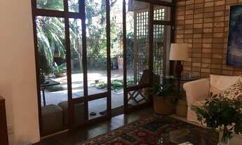 Imagem 4: Casa na Cidade Jardim em rua fechada com 4 dormitorios e 3 vagas de garagem