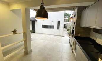 Imagem 3: Amplo Sobrado com 3 suítes, 5 banheiros, sala ampla, quintal com área gourmet, 2 vagas de