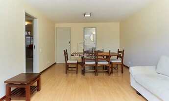 Imagem 2: Apartamento. Em rua tranquila, reformado, com vista definida