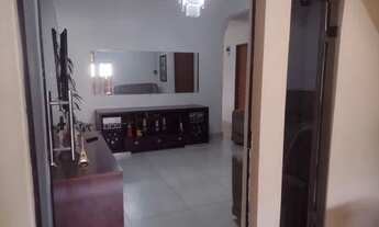 Imagem 2: CASA DE PAVIMENTO REFORMADA E ESCRITURADA DE 4 QUARTOS COM SUÍTE. ACEITA IMÓVEL NA TROCA