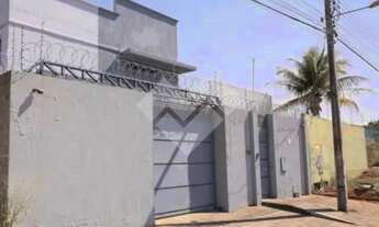 Imagem: Casa em Rua Pública, em Aparecida de Goiânia