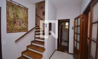 Imagem: Casa à Venda - Cantagalo, 4 Quartos, 300