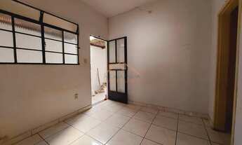 Imagem 6: Casa individual com 2 quartos, sala, cozinha, banheiro, área de serviço, próximo ao Pit St