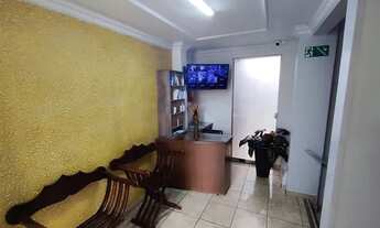 Imagem 2: Apartamento, cozinha com móveis planejados, lavanderia separada da cozinha, 3 dormitórios