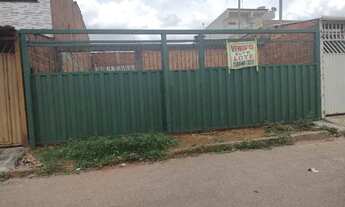 Imagem: Um Lote 511 ao lado do terminal