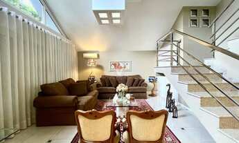 Imagem 3: Casa em esquina movimentada, 25 placas fotovoltaicas e 100% isolamento acústico