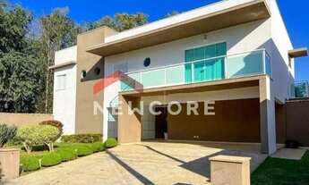 Imagem: Casa de condomínio em Rua dos Hibiscus