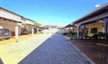 Imagem 2: Sobrado em condominio em local tranquilo em frente a praça