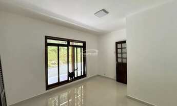 Imagem 7: Imóvel com 02 dormitórios sendo 01 deles com closet, sala de estar, cozinha no piso inferi