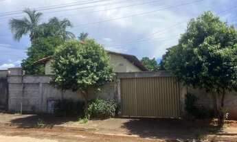 Imagem 2: Casa em araguapaz go 3 quartos grande lote próximo à feira coberta