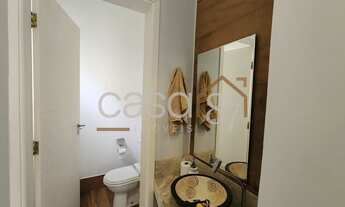 Imagem 3: Sobrado para locação com 3 suítes, 1 suíte no térreo, escritório, sala de tv e quintal