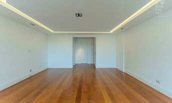 Imagem 3: Apartamento no Mont Royal, 04 Quartos, 02 Vagas, Churrasqueira a Carvão, Batel, Curitiba