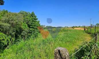Imagem 2: Refúgio de 4.397 m em Contenda Terreno com Vista e Natureza