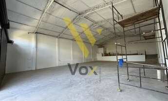 Imagem 2: Aluguel de Barracão Comercial no Jardim Chapadão, Campinas-SP: Pátio livre, 2 banheiros