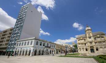 Imagem 2: Conjunto comercial mobiliado no Centro de Curitiba