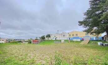 Imagem 3: Barracão com muito estacionamento próximo à Linha Verde