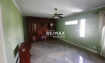 Imagem 2: Alugue belíssima casa, 225 m2, piscina e espaço gourmet, rua tranquila, Sumaré, 600 metros