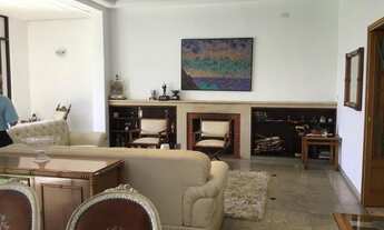 Imagem 6: Casa Assobradada com 4 suítes, 7 banheiros e 5 vagas. Com assinatura do Arquiteto Rino Lev