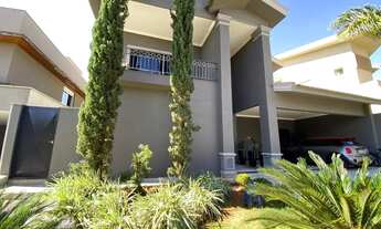 Imagem 2: Casa de condomínio para venda possui 410 metros quadrados com 4 quartos