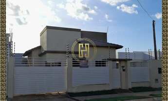 Imagem: Casa à venda com 2 quartos sendo 1 suíte