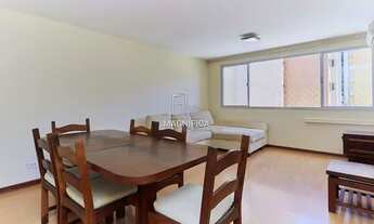 Imagem 4: Apartamento. Em rua tranquila, reformado, com vista definida