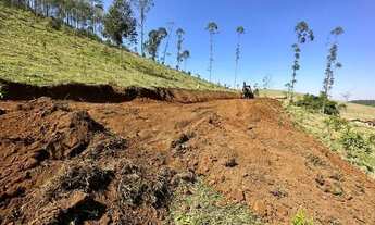 Imagem 4: Terreno á venda com ótima topografia para construção de chacara